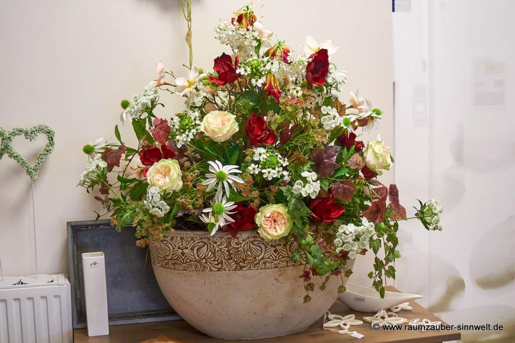 Handgefertigtes Seidenblumenbouquet in XXL-Keramik für Büro, Kanzlei und Praxis