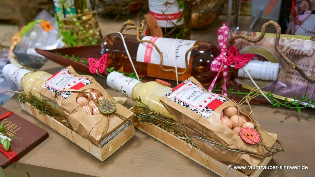 dekorierte Präsente scharfes Gelb (Eierlikör) mit Knusperkugeln