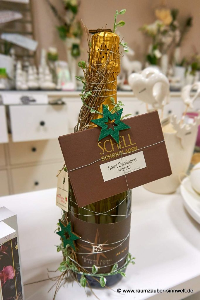 Winzersekt mit SCHELL-Schokolade festlich dekoriert.