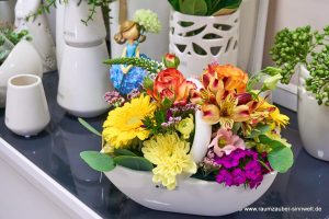 Frischblumengesteck aus Gerbera, Alstromerien und Rosen in Schale Bertani von TIZIANO