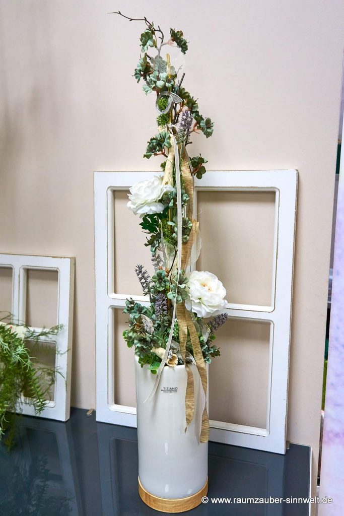 Handdekorierte Seidenblumendekoration in Bodenvase Venosta von TIZIANO