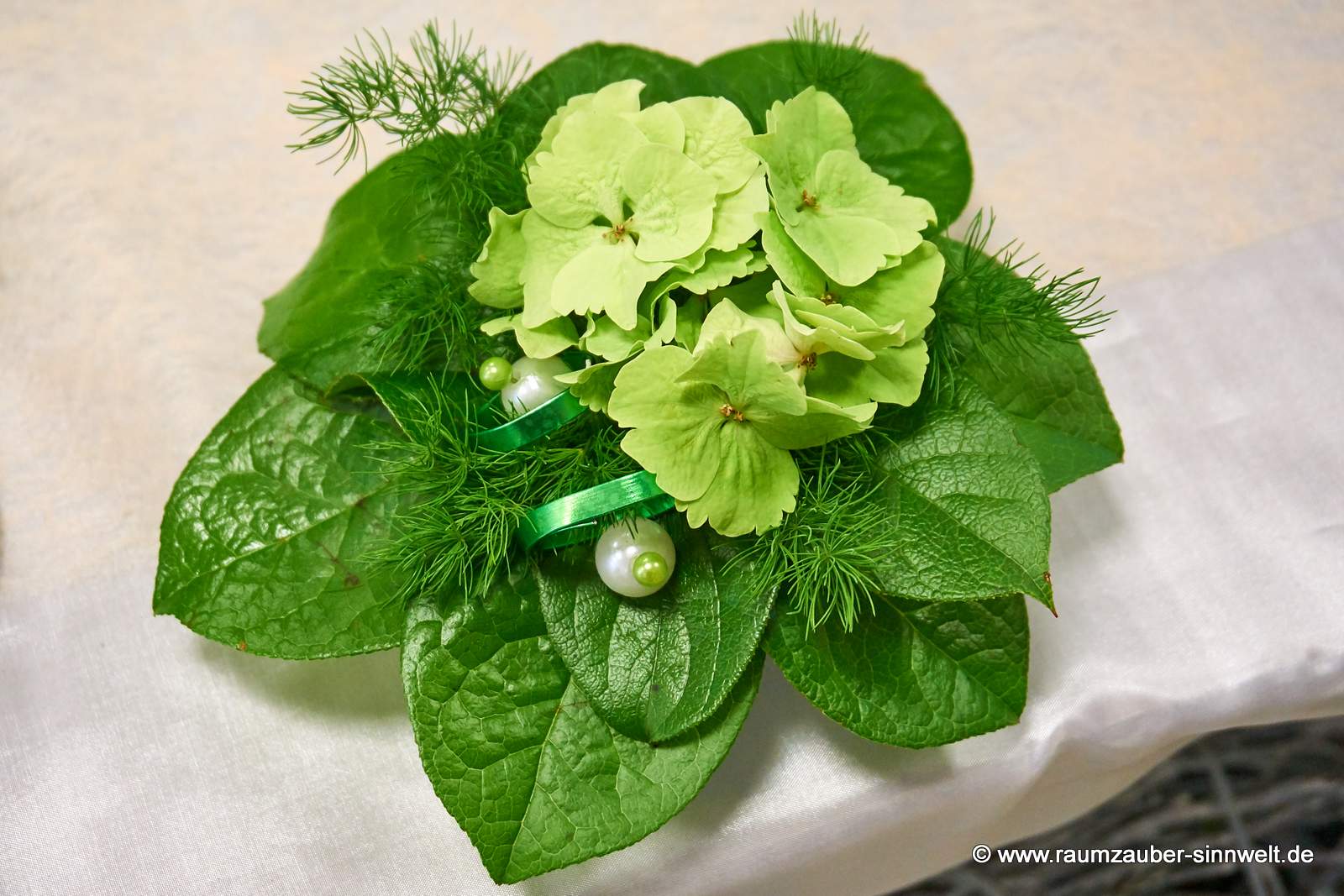 Ringkissen aus Hortensienblüten