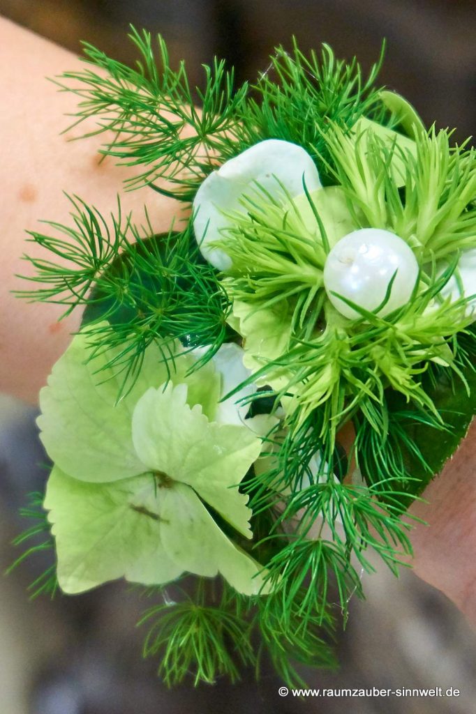 Armband aus Hortensienblüten