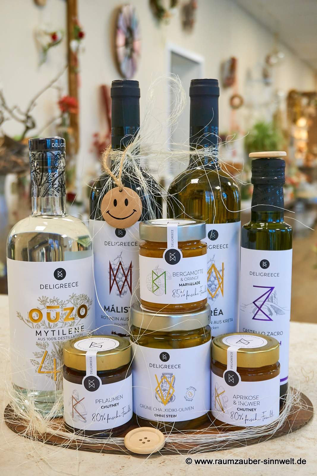Aromatische und natürliche Frucht- und Gewürz-Olivenöle, eingelegte Oliven, Chutneys, Konfitüren, Weine und Ouzo von Deligreece.
