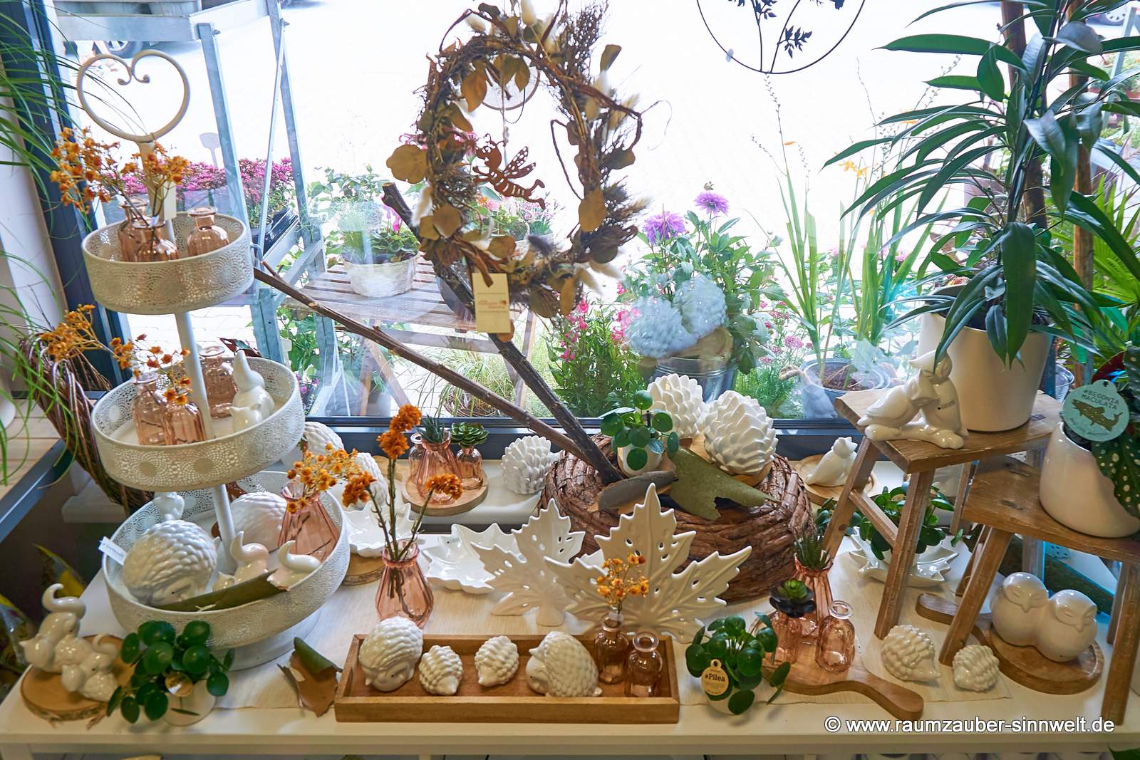 Deko-Igel Max und Deko-Blätter Vicaria von TIZIANO in Herbstdekoration