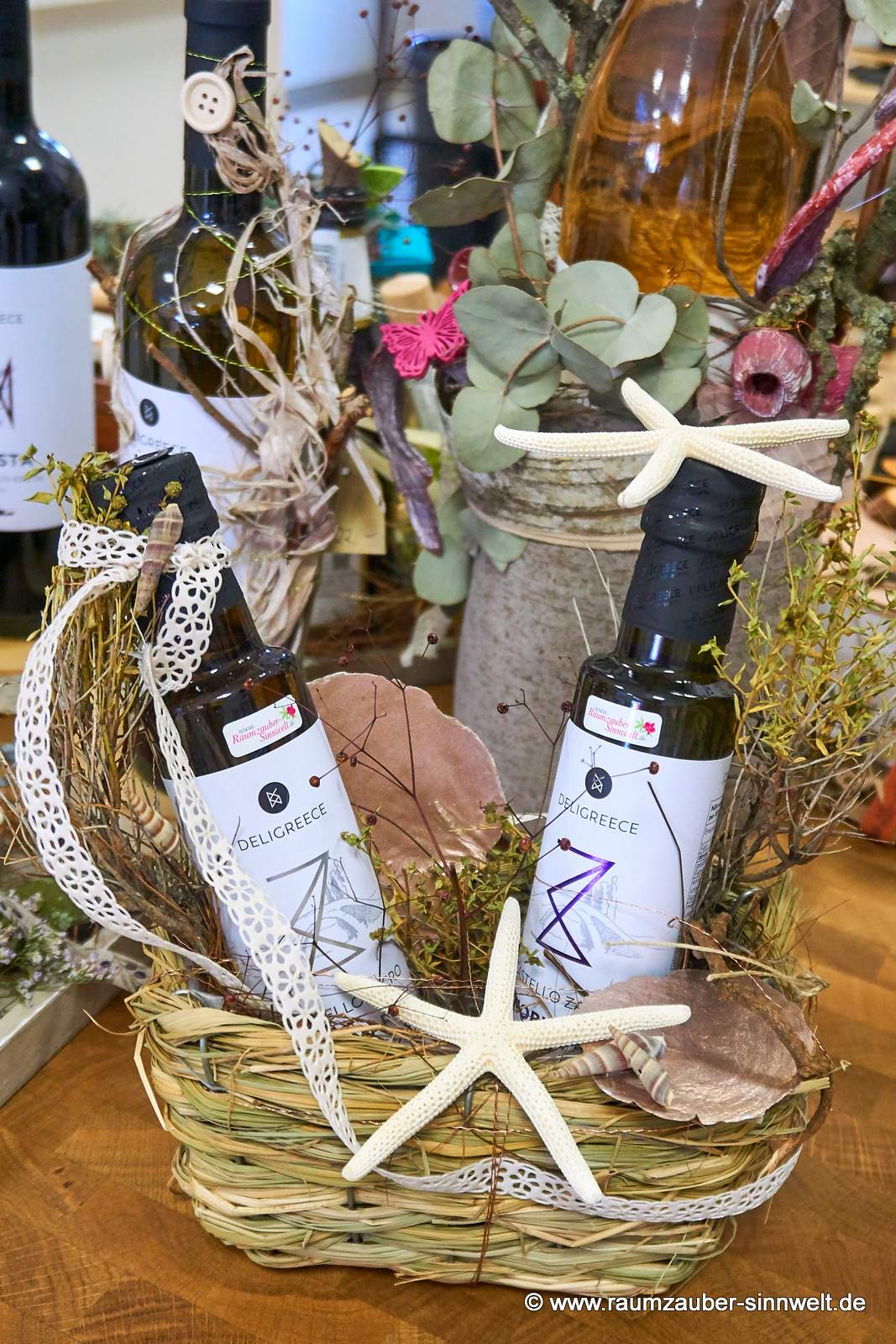 Als Präsent dekorierte Frucht- und Gewürz- Olivenöle aus Kreta von Deligreece
