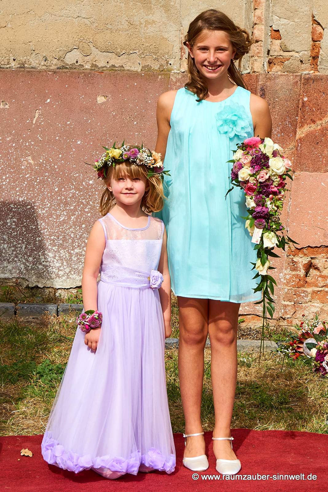 Haarschmuck, Armband und Strauß für die Blumenkinder.