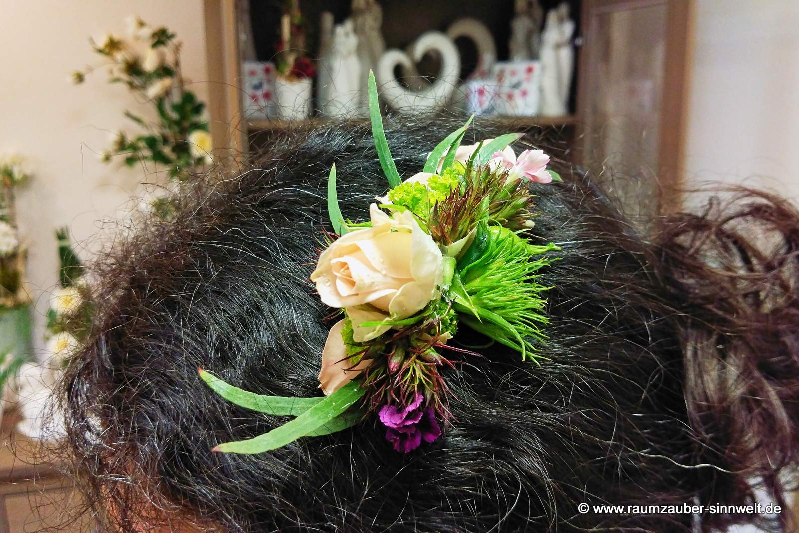 Haarkamm aus Rosen, Bartnelke und Eukalyptus