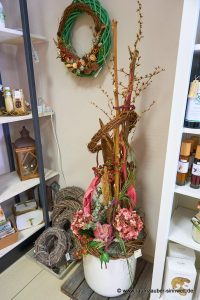Seidenblumendekoration in XXL-Kübel Pineto von Tiziano