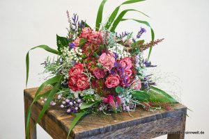 Brautstrauß aus Hortensien, Rosen, Veronika, Gräser und Schleierkraut