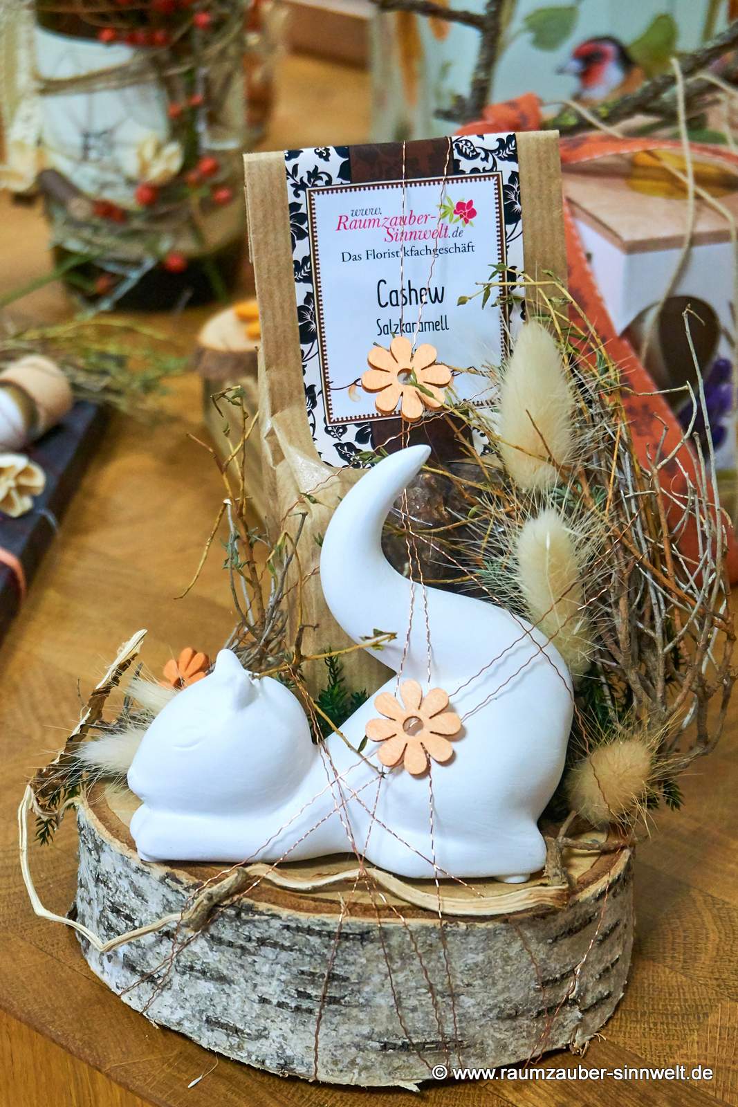 Präsent aus Schokofrüchten und Deko-Eichhörnchen Alvin von Tiziano.