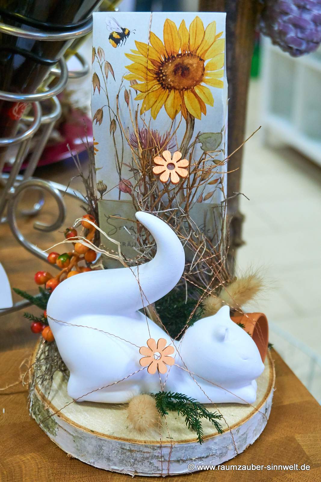 Präsent aus Kräutertee vom Grätzverlag und Deko-Eichhörnchen Alvin von Tiziano.