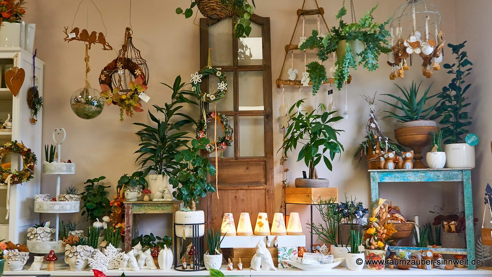 Raumzauber-Sinnwelt herbstlich dekoriert.