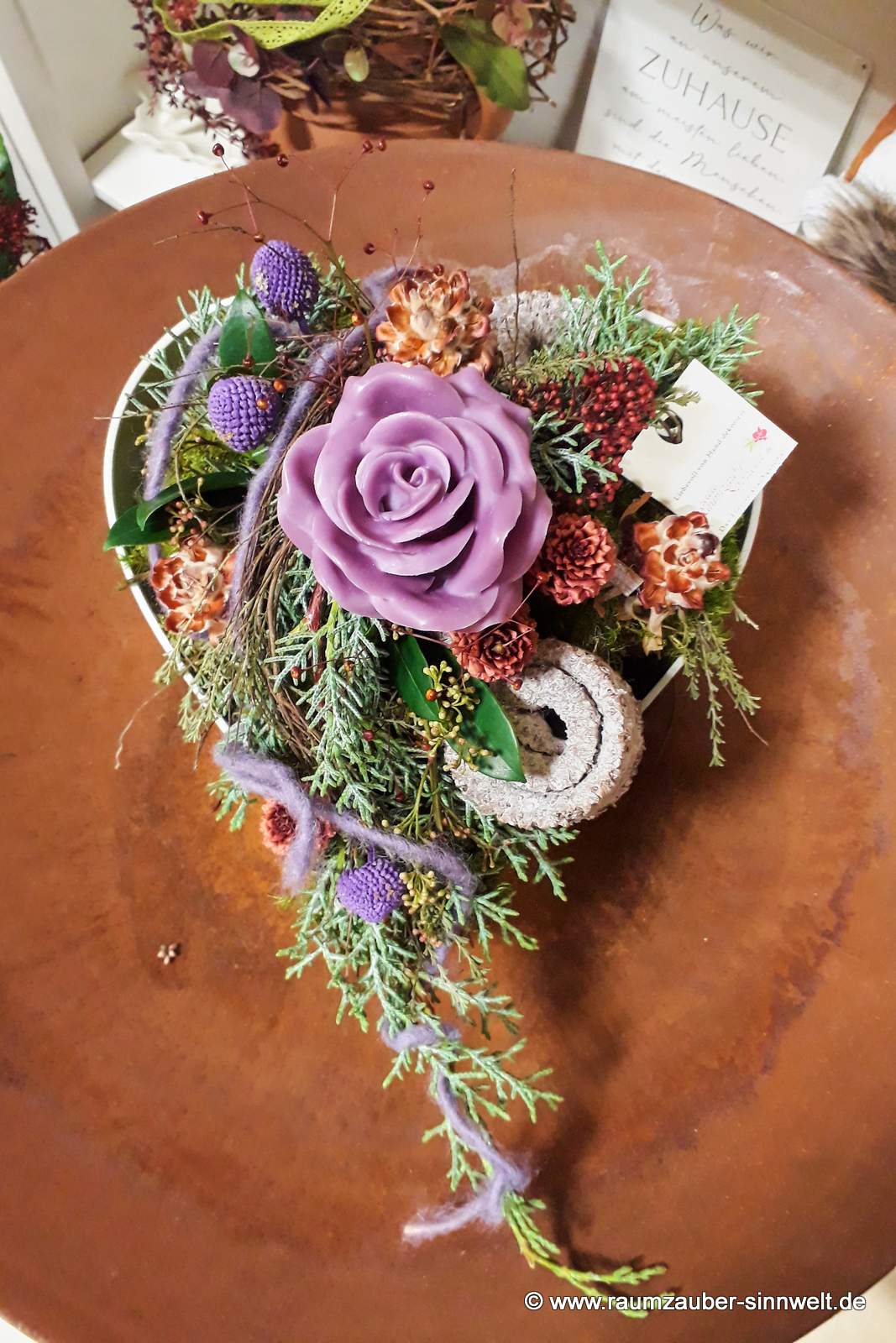 Gedenkherz mit farbigen Exoten und Wachsrose