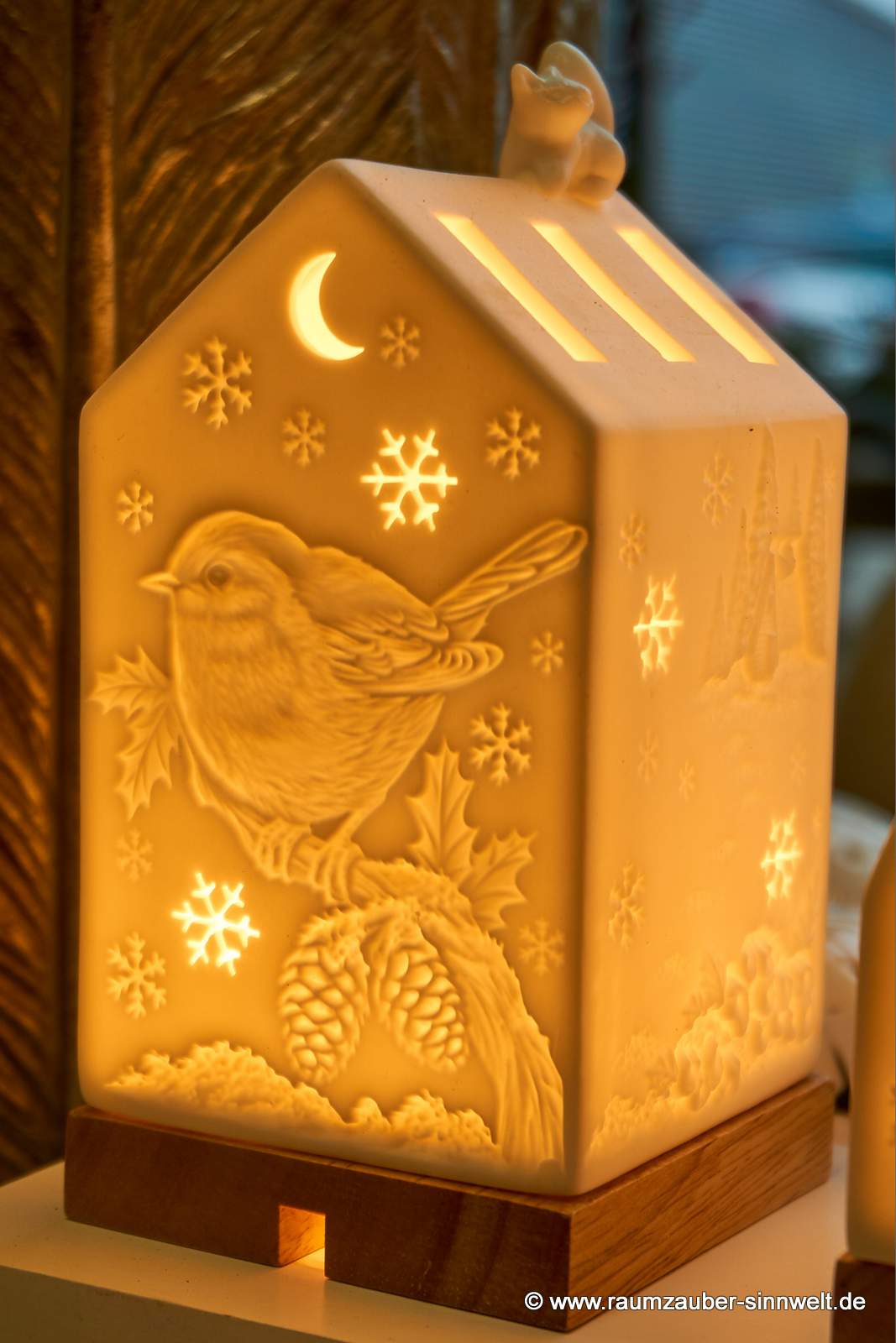 Teelichthalter Village Houses mit Wintermotiv Spatz