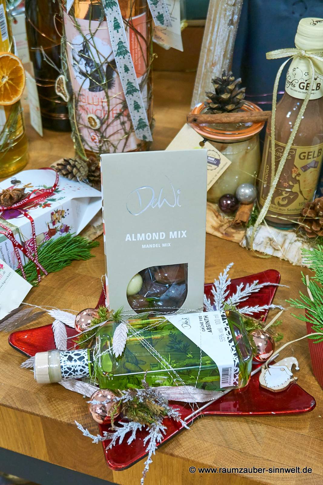 Sternenteller mit Schokofrüchten und Absinth weihnachtlich dekoriert