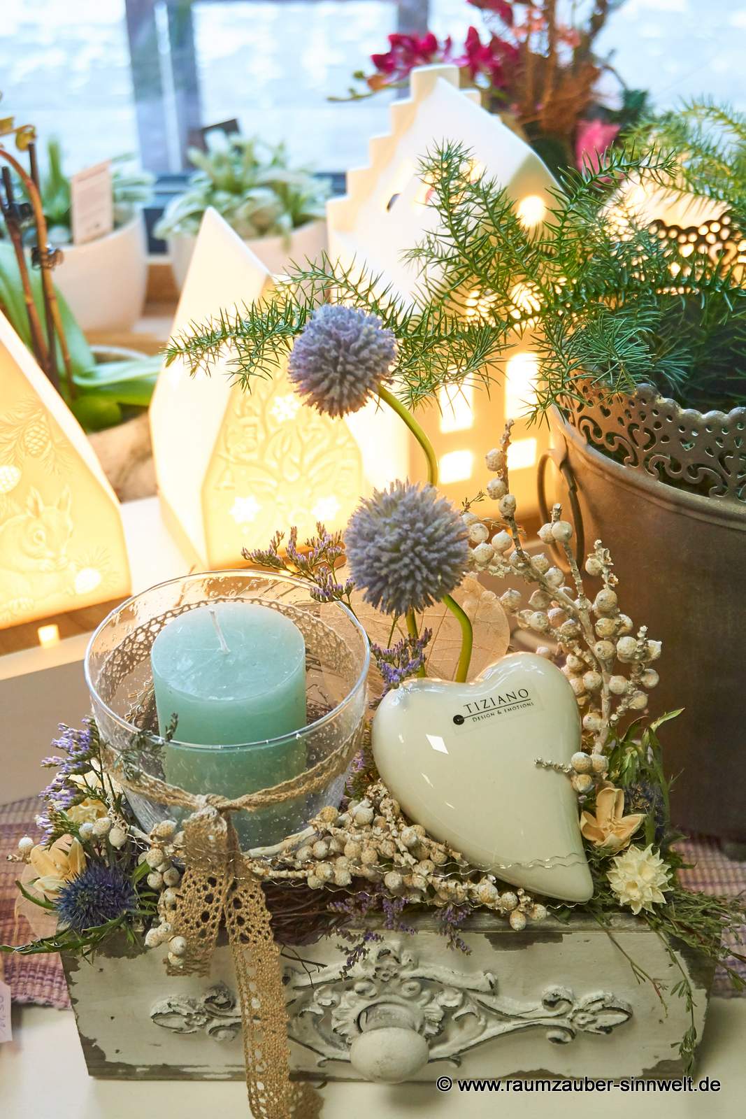 Handgefertigte Dekoration in Schublade mit Kerze, Naturmaterialien und Dekoherz Amore von Tiziano