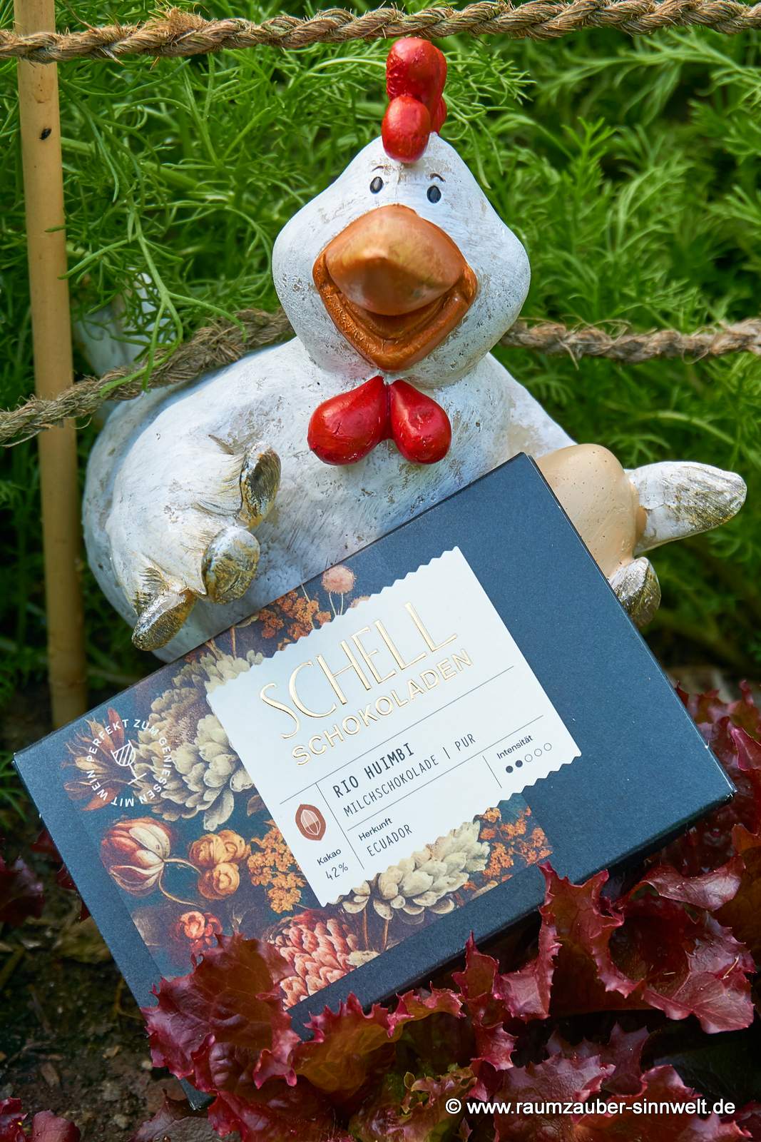 Deko-Huhn mit Schokolade aus der SCHELL-Schokoladenmanufaktur