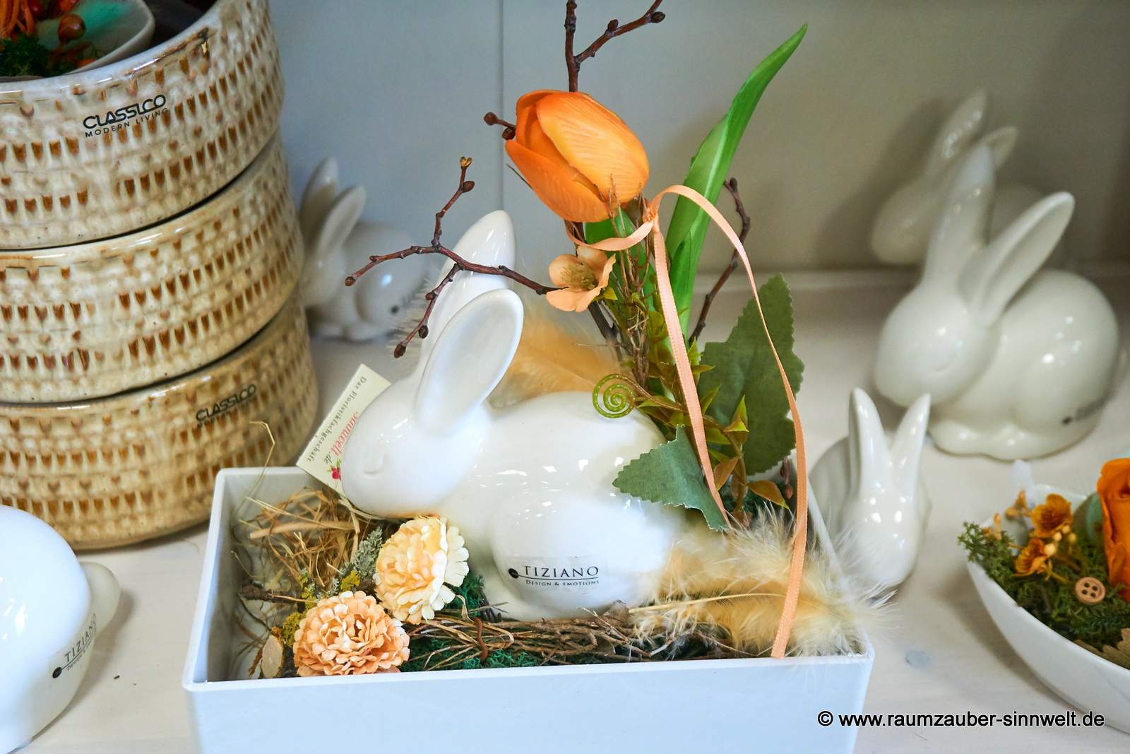 österliches Seidenblumengesteck mit Hase Fabrio von Tiziano