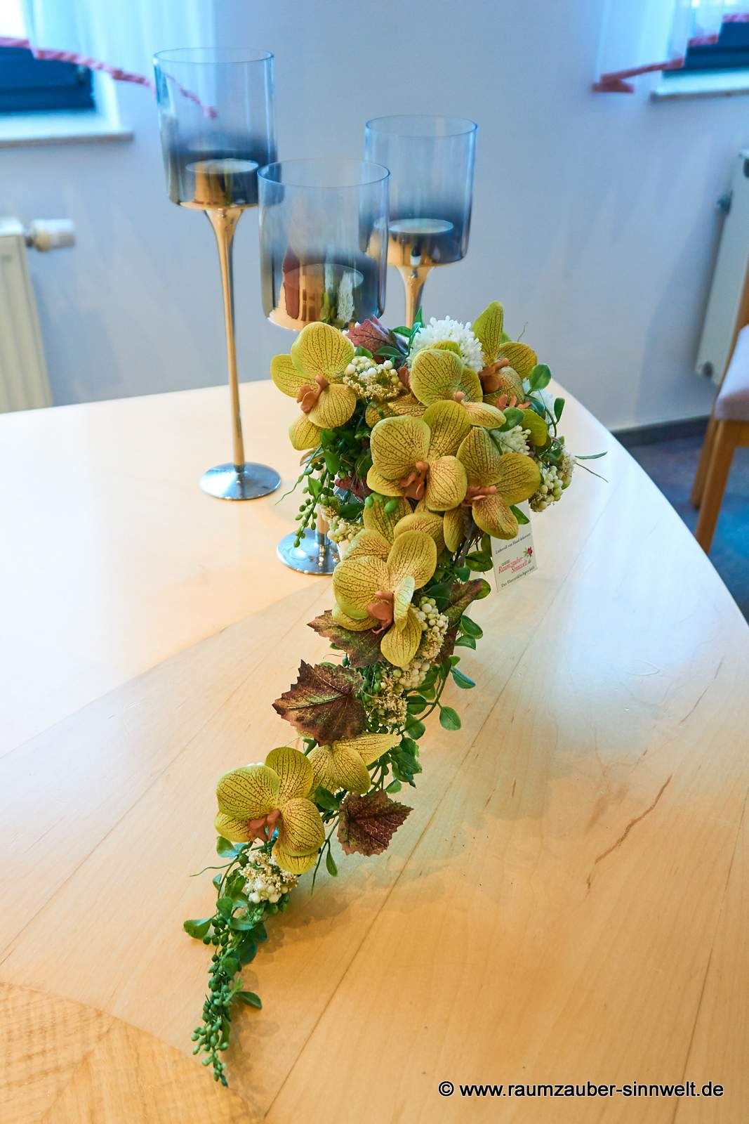 Brautstrauß in Tropfenform aus Seidenblumen