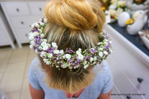 Haarkranz als Haarschmuck für Braut und Brautjungfern aus Schleierkraut und Limonium