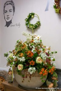 Handgefertigtes Seidenblumenbouquet in XXL-Keramik für Büro, Kanzlei und Praxis