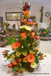 Frischblumengesteck aus Rosen, Mummi und Gerbera zur Diamanthochzeit