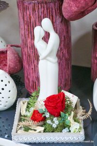 Liebespaar Contessa von Tiziano in handgefertigtem Gesteck mit gefriergetrockneten Rosen